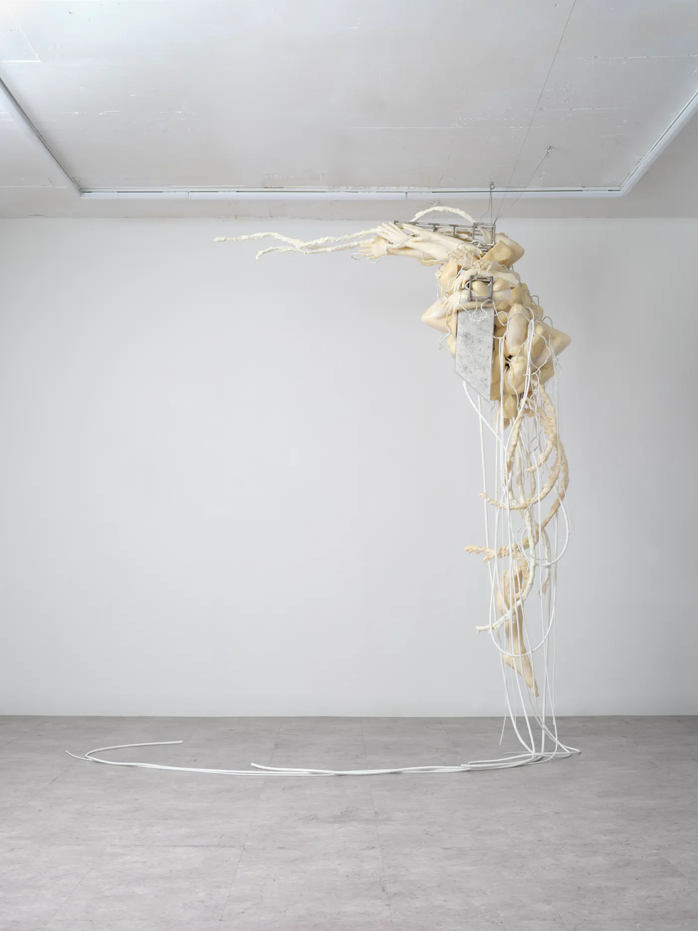 artworks/a1IUb000005zDrtMAE/Haneyl-Choi_Physically_The-flowing-mind-with-a-peeled-off-layer_2024_mixed-media_270x140x80cm2-gjmepmic.jpg